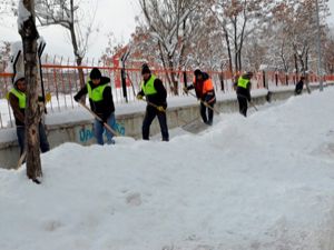 Palandöken Belediyesi'nden kar yağışına anında müdahale