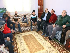 Başkan Orhan, 11 nüfuslu aileyi ziyaret etti