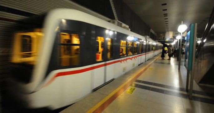 İstanbul metrosunda panik anları!