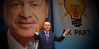 AK Parti'de kongreler bugün başlıyor