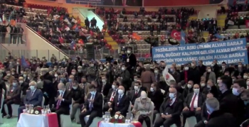 AK Parti'nin kongresinde pankart krizi yaşanmış...