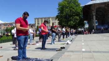 Bayram günü cuma heyecanı