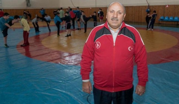 Efsane güreşçi Reşit Karabacak hayatını kaybetti