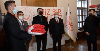 Erzurum'da bayrak teslim töreni