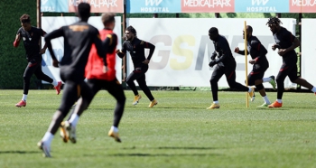 Galatasaray'da 3 oyuncunun testi pozitif çıktı