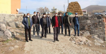 Hem dolandırdılar hem de tehdit ettiler