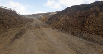 Heyelan ulaşımı aksatıyor