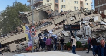 İzmir'de 6.6 büyüklüğünde deprem!