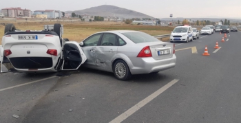 Köprüköy'de trafik kazası: 9 yaralı