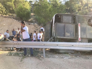 Mersin'de askerleri taşıyan otobüs devrildi: 4 şehit