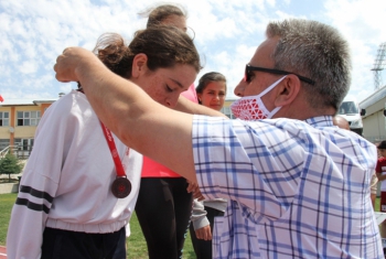 Minik ve yıldız atletler Kongre Kupası için koştu