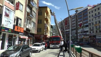 Otel odasında yangın çıktı