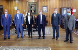 Rektör Çomaklı yeni ekibini belirledi