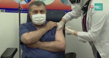 Sağlık Bakanı Fahrettin Koca aşı oldu!