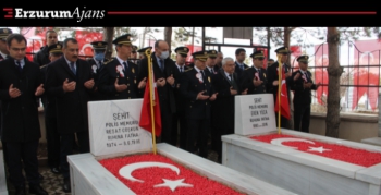Şehit polislerin kabrine karanfil bıraktılar