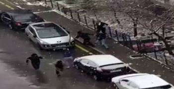 Selçuk Özdağ'a saldırı anı kamerada!