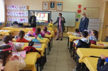 Vakalar artınca, okullar tatil edildi