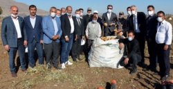 Vali Memiş, Pasinler'e soğutma deposu sözü verdi