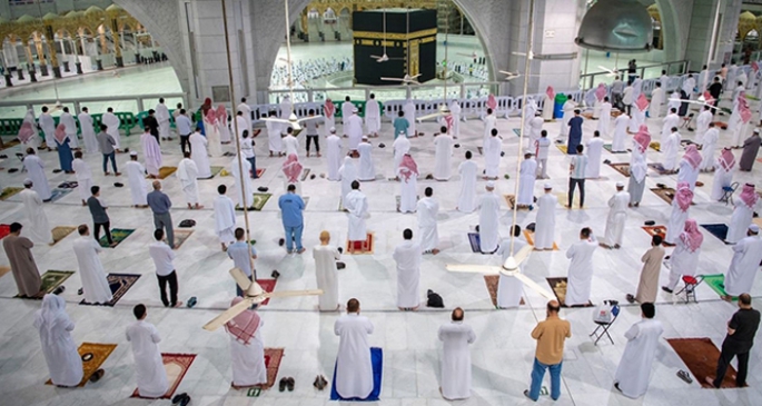 Kabe'de 7 ay sonra cemaatle ilk namaz kılındı