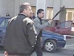 Erzurum'da bir eli sopalı polis!..