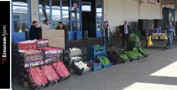 TÜMESKOM Genel Başkan yardımcısı Selami Bağaçlı, zincir marketlerdeki fahiş fiyatların hallerden kaynaklanmadığını söyledi.