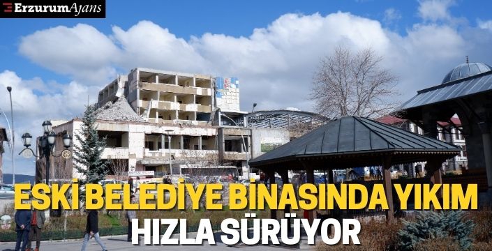 Eski belediye binasında yıkım hızla sürüyor