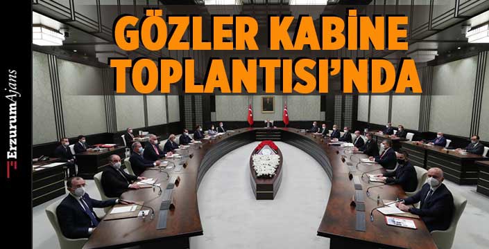 Kabine toplanıyor